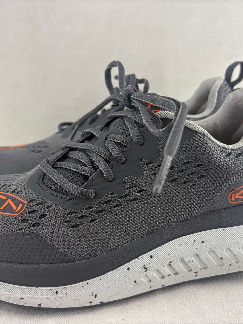 Keen Men's Athletic Shoes Gray with Orange Accents size 9.5M high arch support